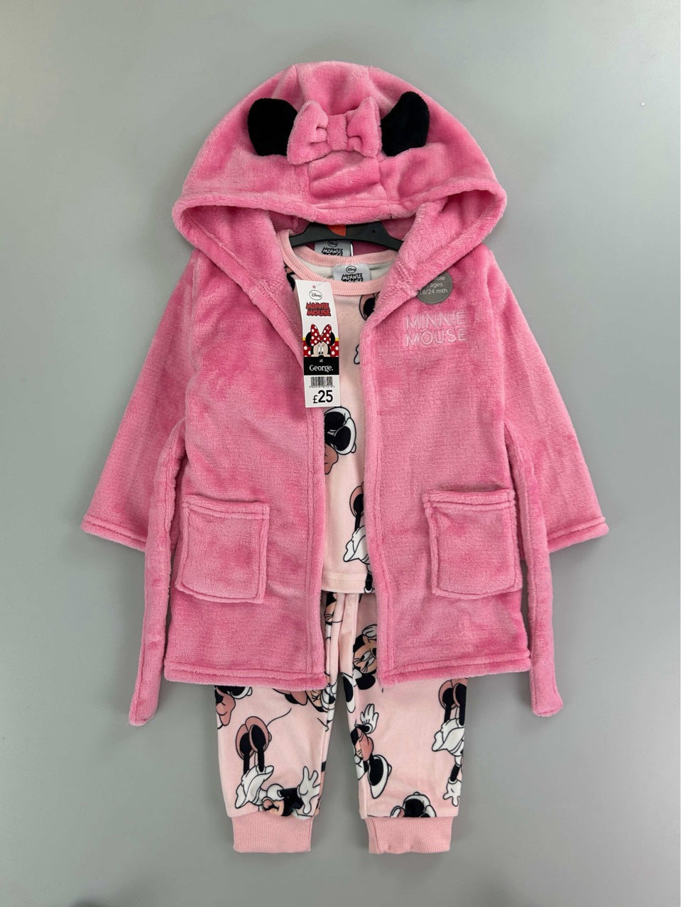 Minnie Mouse pajama set and robe fushia